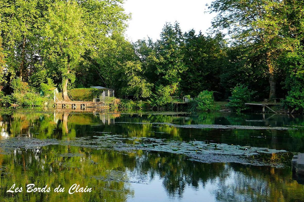 Ferienwohnung Les Jardins Du Clain Poitiers Exterior foto