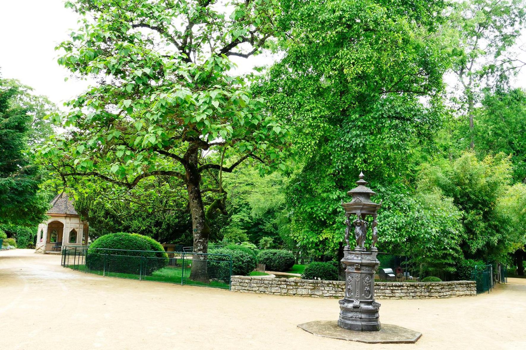 Ferienwohnung Les Jardins Du Clain Poitiers Exterior foto